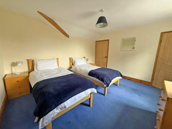 4 bed Semi-Detached for sale Image 10
