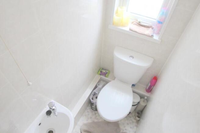 4 bed Semi-Detached to rent Image 10