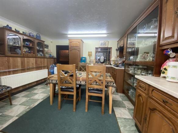 KITCHEN/ BREAKFAST ROOM