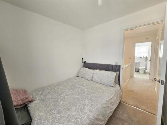 3 bed Semi-Detached for sale Image 12