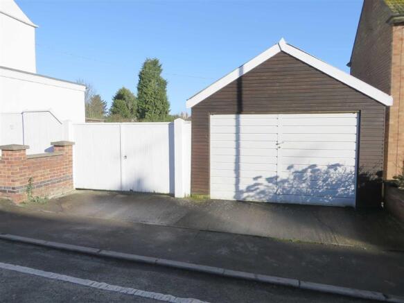 TIMBER GARAGE