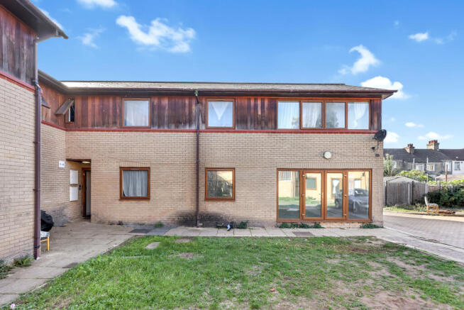 Sparsholt Road, IG11 photo 2