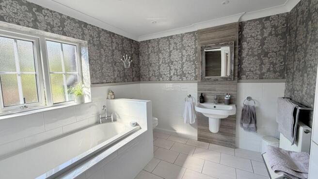 FAMILY BATHROOM