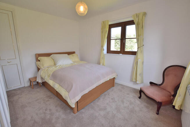 2 bed Link Detached House for sale Image 8
