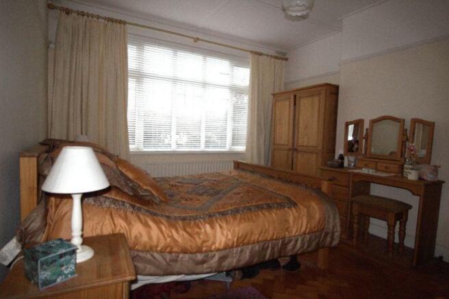 DOUBLE BEDROOM