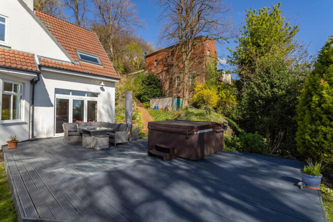 5 bed Detached for sale Image 11