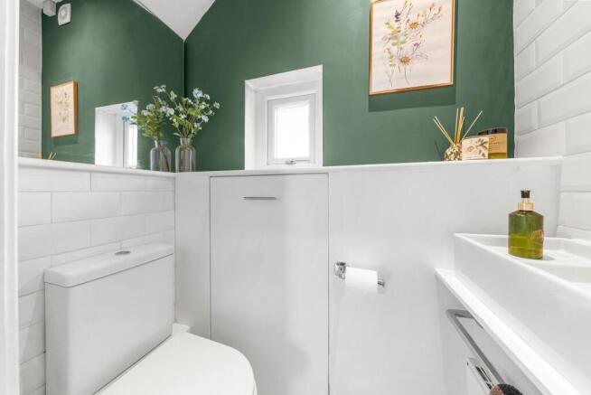 4 bed House for sale Image 12