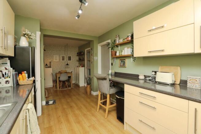 3 bed Semi-Detached for sale Image 11