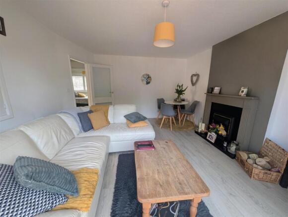 LOUNGE/DINING ROOM