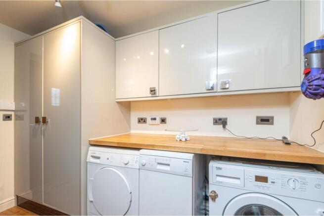 5 bed Detached for sale Image 10