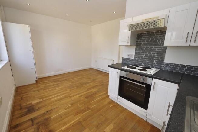 3 bed Semi-Detached for sale Image 8