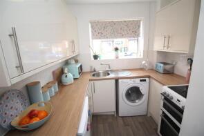 37, Cranemore, Werrington, Peterborough PE4 5AJ