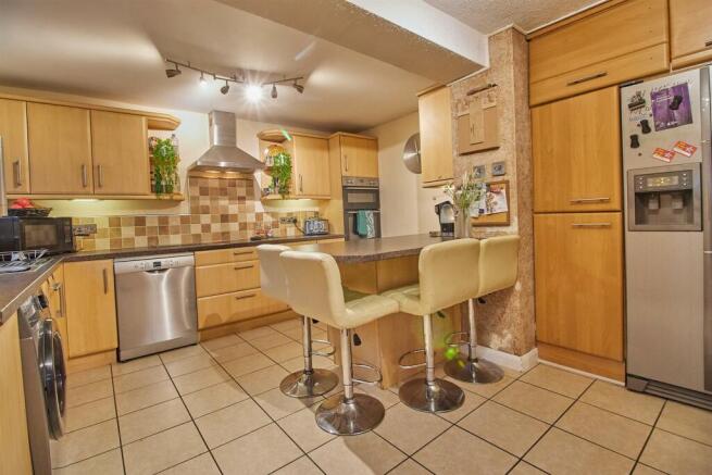 FITTED BREAKFAST KITCHEN TO REAR