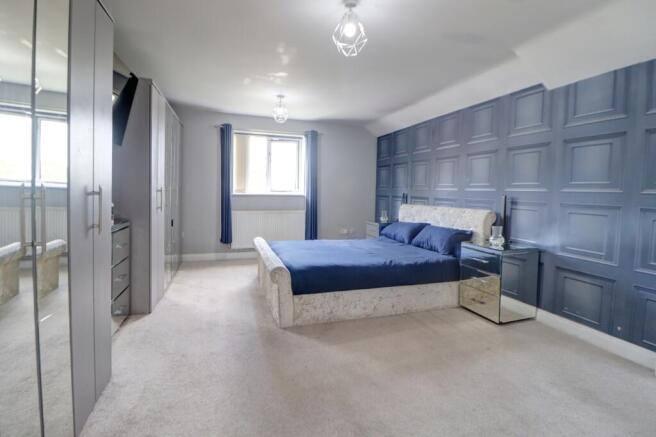 Master Bedroom Pic2