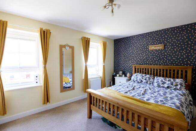 4 bed Semi-Detached for sale Image 8