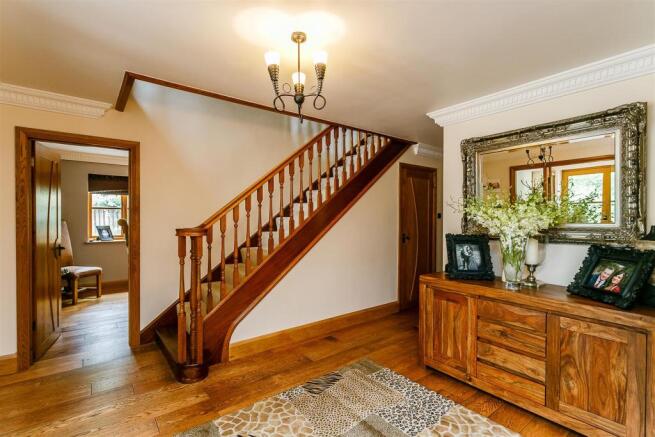 8300160-interior26.jpg