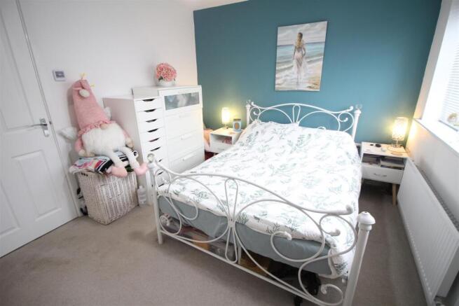 3 bed Semi-Detached for sale Image 8