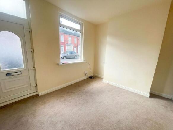 2 bed Terraced to rent Image 4