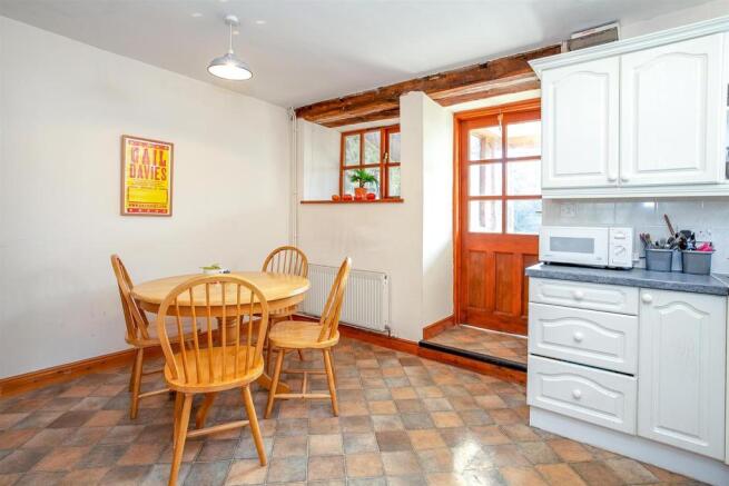 Kitchen 1.jpg