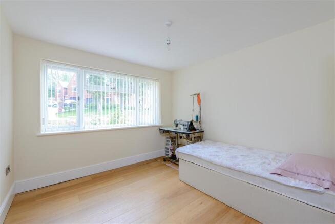8381873-interior01.jpg