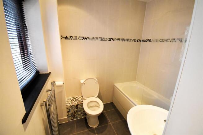 6 Cpney GC BathShower.jpg