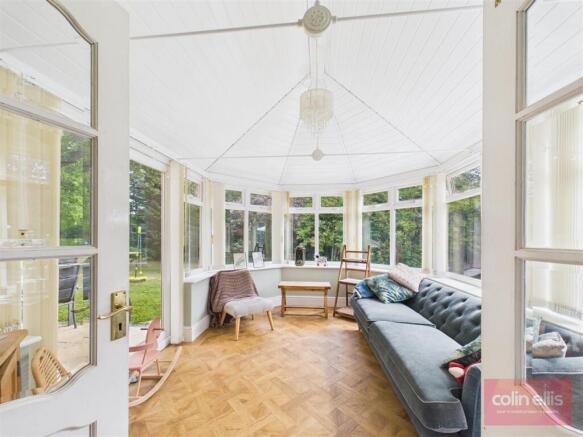 5 bed Detached for sale Image 10