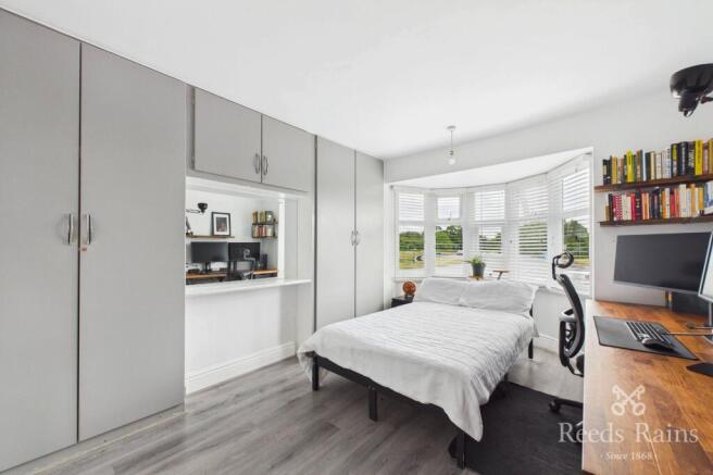 5 bed Semi-Detached for sale Image 12
