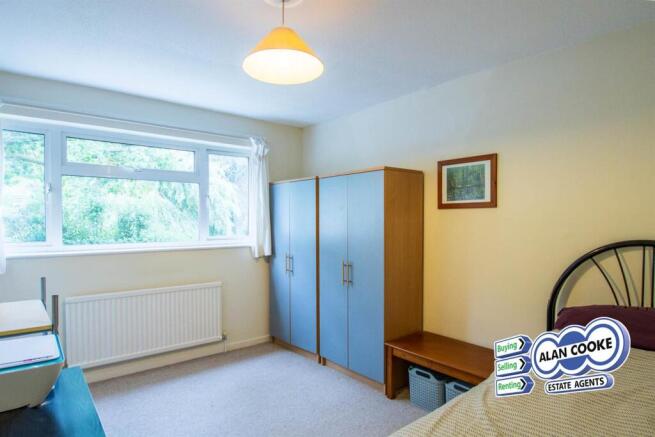 4 bed Detached for sale Image 10