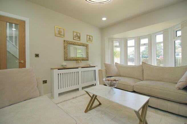 5 bed Semi-Detached for sale Image 6