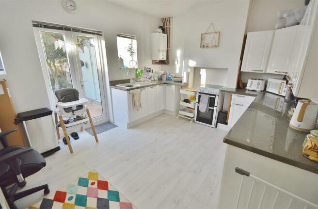 KITCHEN DINER
