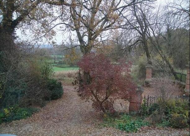 5 bedroom property to rent in Beenham