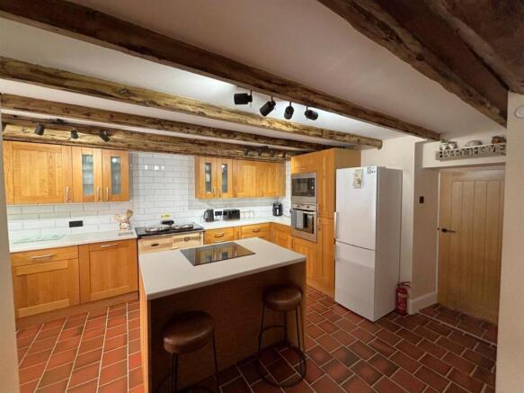 3 bed Semi-Detached for sale Image 4