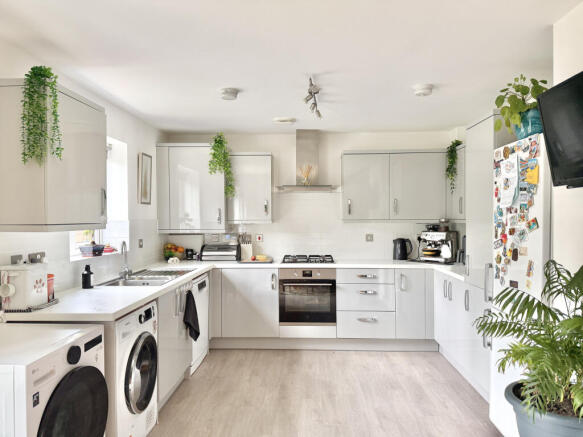 Wathen Court, Gillingham, SP8 4YS photo 4