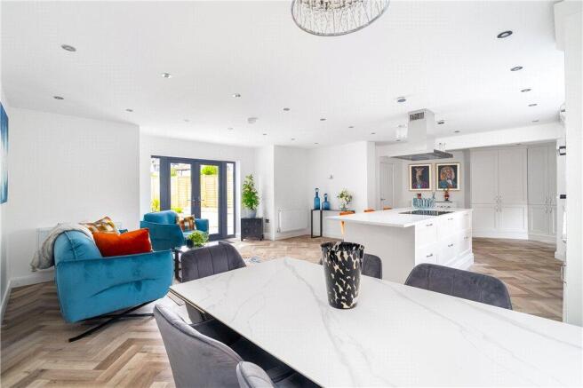 4 bed Detached for sale Image 8