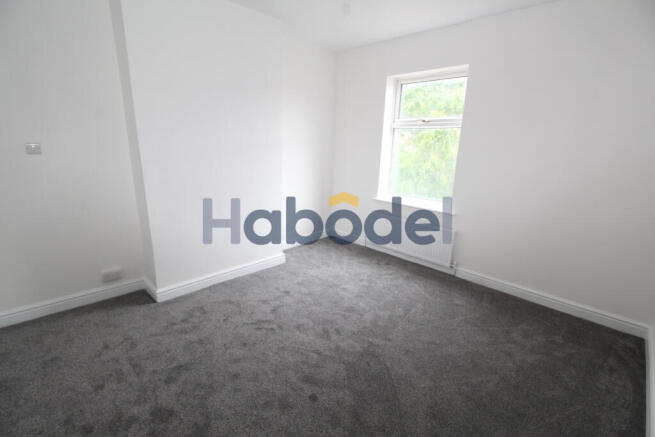2 bed Terraced to rent Image 6