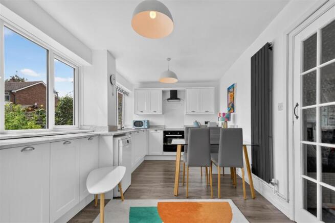 3 bed Semi-Detached for sale Image 3
