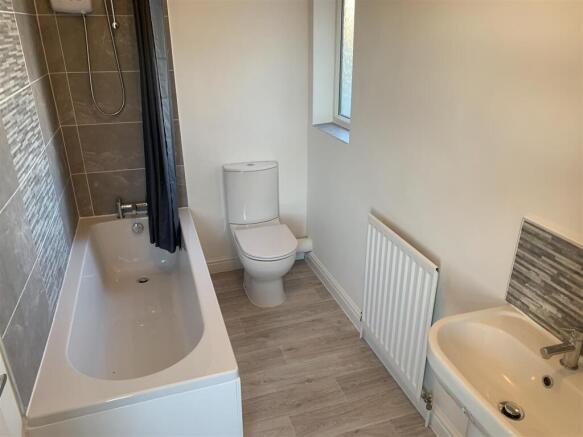 3 bed Flat to rent Image 7