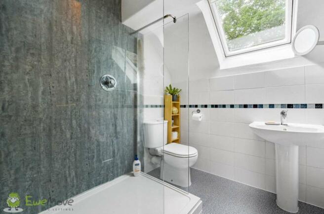 Bathroom (Ensuite To Master )