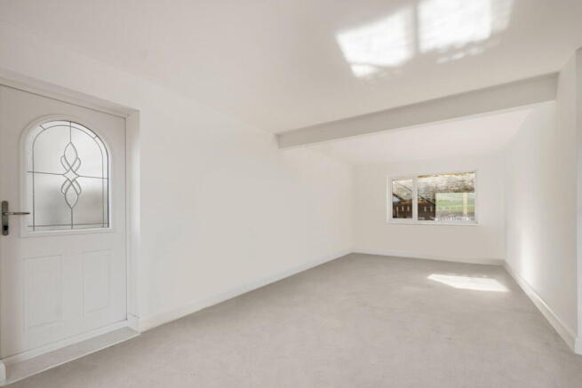 5 bed Detached for sale Image 11