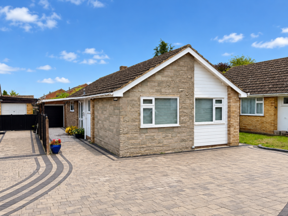 2-bed detached on Eversley Close, Allington, £425,000