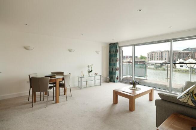 Living Room ()