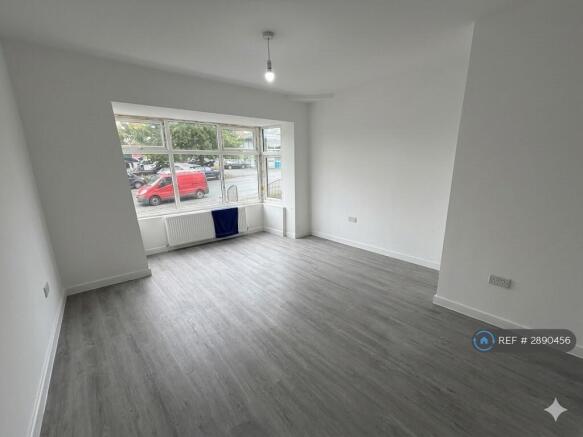 3 bed Semi-Detached to rent Image 5
