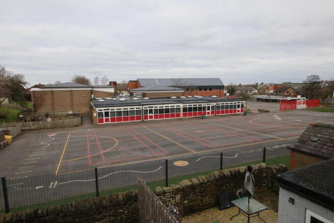 3 bed Semi-Detached to rent Image 10