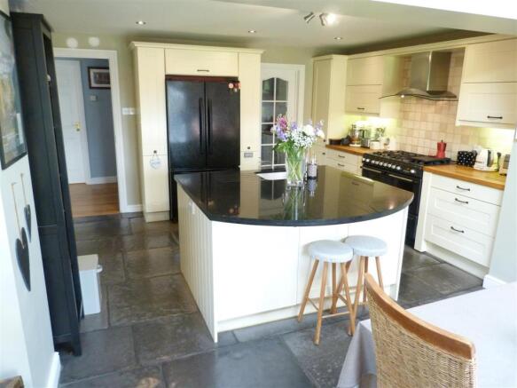 LUXURY KITCHEN