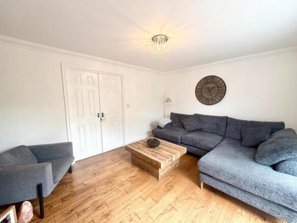3 bed Semi-Detached for sale Image 6