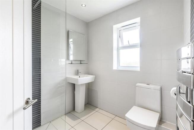 MASTER EN-SUITE