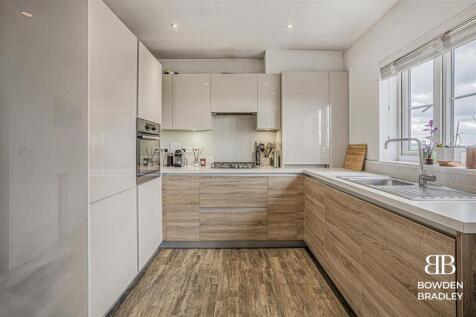 Blackthorn Avenue, Chigwell, IG7