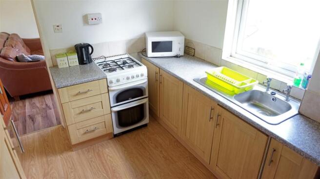 FITTED KITCHEN