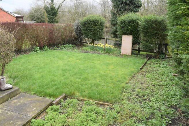 2 bed Semi-Detached to rent Image 4