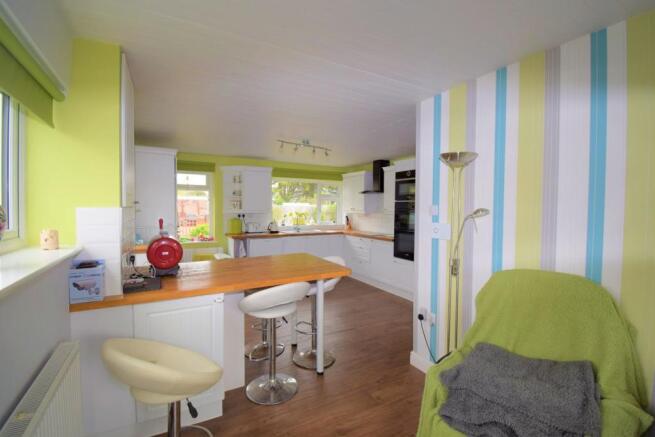 Kitchen 2.jpg